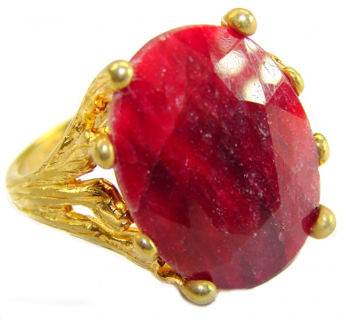 Enchanted Beauty 25.9 carat natural Kashmir Ruby 18K Gold over .925 Sterling Silver Huge handcrafted Ring s. 9 - Close-up of 25.9 carat Kashmir ruby ring set in 18K gold.