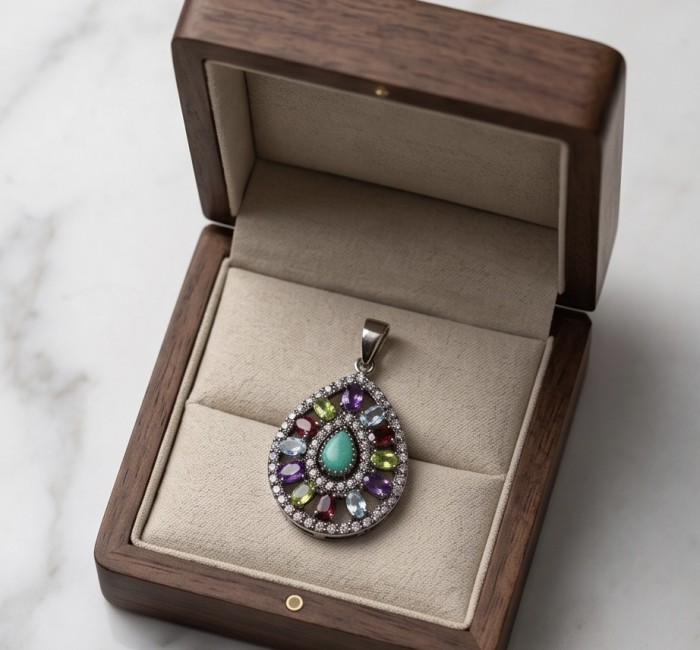 Victorian style - 14.5 carat Authentic Emerald .925 Sterling Silver dipped in black rhodium handcrafted Pendant - Victorian-style emerald pendant in box, top view