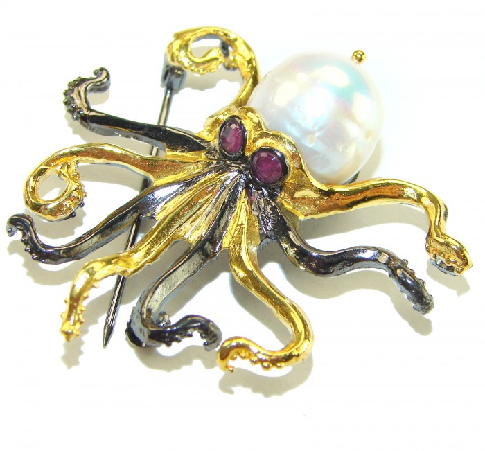 Octopus real Pearl 18K Gold over .925 Sterling Silver handmade Pendant - Octopus brooch with pearl, gold over silver, front view.