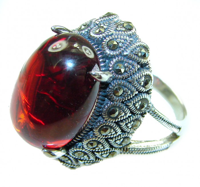 Spectacular Authentic 22.5 carat Ruby .925 Sterling Silver handmade Cocktail Ring s. 8 - Close-up of a 22.5 ct ruby in .925 sterling silver intricate ring setting