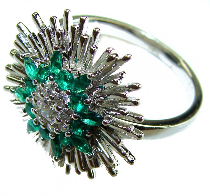 Authentic 8.2 carat Colombian Emerald .925 Sterling Silver handcrafted Ring size 8 - Emerald ring close-up, detailed view of stones and silver setting