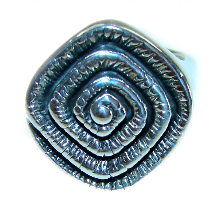 Natural Beauty Italy Made Silver Sterling Silver ring s. 8 - Top view of silver sterling ring with spiral design, size 8.