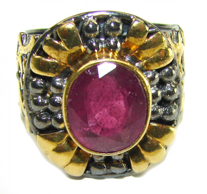 Tradition Authentic 7.3 carat Ruby 2 tones .925 Sterling Silver handmade Cocktail Ring s. 7 - Ruby ring close-up, 7.3 carat, two-tone sterling silver.