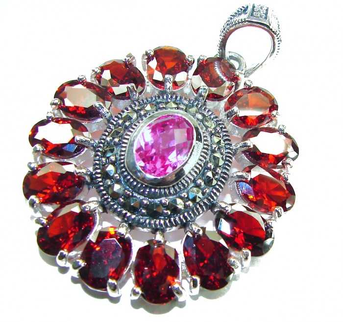 Francesca- authentic 22.5 carat Ruby .925 Sterling Silver handcrafted Pendant - Close-up of Francesca 22.5 carat Ruby with .925 Sterling Silver setting