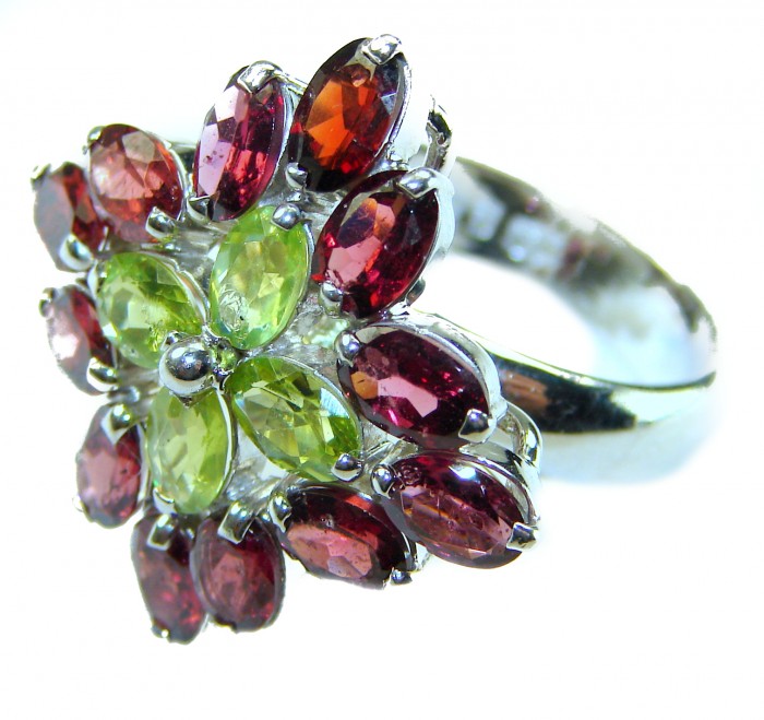 Royalty 15.8 carat authentic Himalayan Peridot Garnet .925 Sterling Silver Handcrafted Statement Ring size 8 - Close-up of Royalty 15.8 carat Himalayan Peridot Garnet ring.