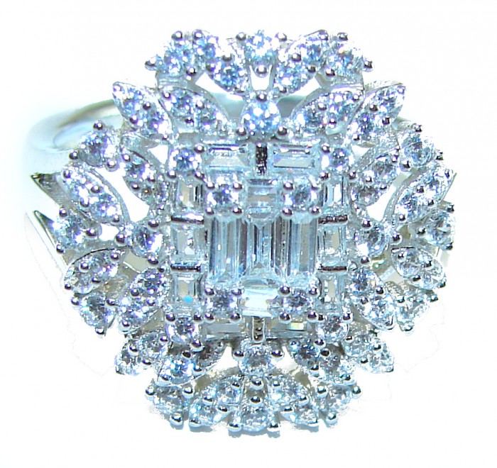 11.8 carat White Topaz .925 Sterling Silver brilliantly handcrafted ring s. 6 1/4 - Close-up of 11.8 carat white topaz ring in .925 sterling silver.