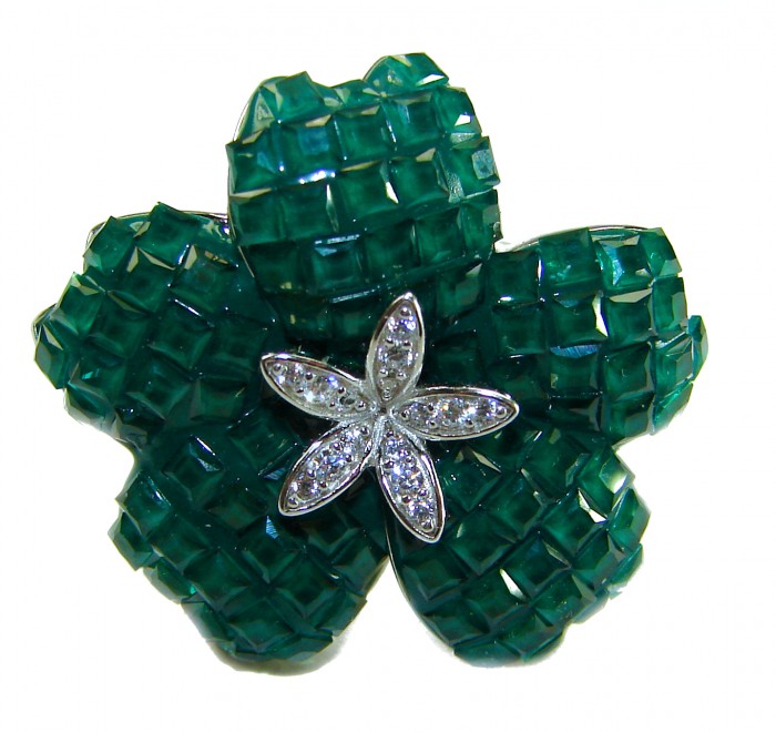 Vintage style - Timless Beauty 12.5 carat Emerald .925 Sterling Silver handcrafted Statement Ring size 8 1/4 - Emerald flower brooch with silver accent, close-up view