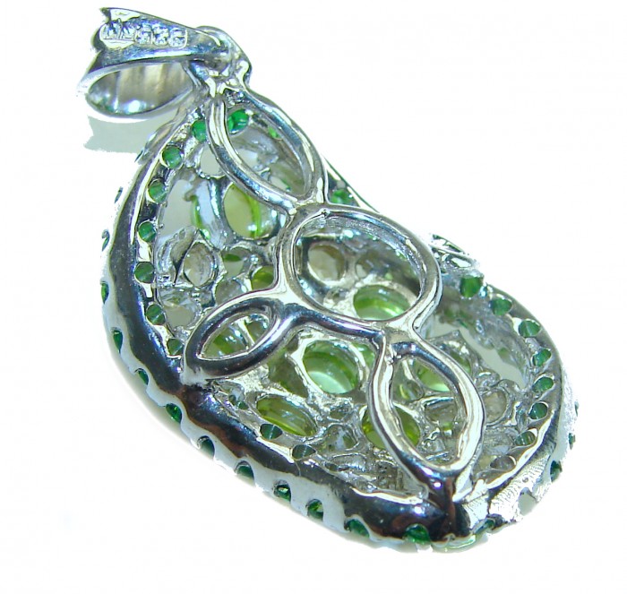 Wise Bliss Authentic 22.6 carat Peridot .925 Sterling Silver handmade Pendant - Back view of Wise Bliss 22.6 ct Peridot .925 Sterling Silver pendant