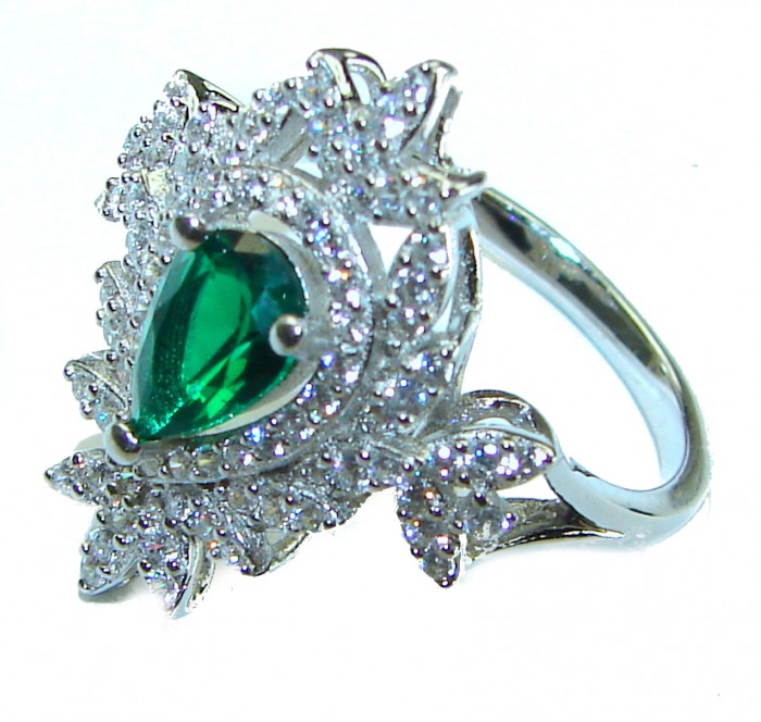 Luxurious 2.3 carat Emerald .925 Sterling Silver handcrafted Ring s. 6 1/4 - photo 1