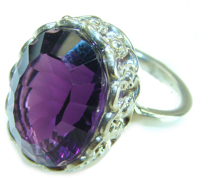 12.8 carat AUTHENTIC Amethyst .925 Sterling Silver Handcrafted Ring size 7 1/4 - Amethyst ring in sterling silver, gemstone close-up.