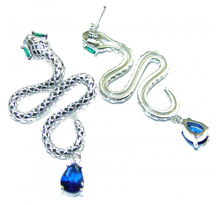 Golden Cobra Snakes 1.5 carat Sapphire .925 Sterling Silver earrings - Snake-shaped earrings with sapphire and emerald detail, top view.