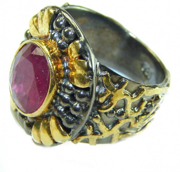 Tradition Authentic 7.3 carat Ruby 2 tones .925 Sterling Silver handmade Cocktail Ring s. 7 - Side view of 7.3 carat ruby ring in two-tone sterling silver.
