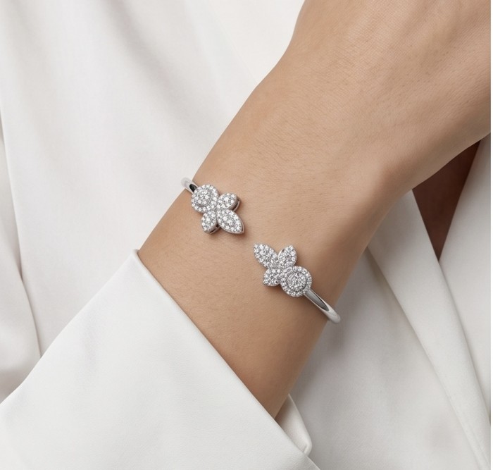 Romantica Precious Natural 4.2 carat White Topaz .925 Sterling Silver bracelet - Wrist view of Romantica 4.2 carat White Topaz bracelet in .925 sterling silver