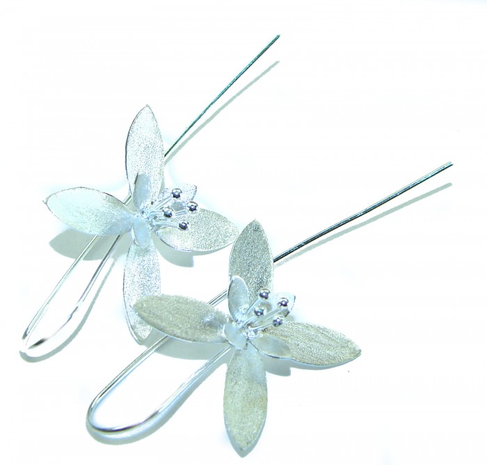 Silver Flowers Italy made .925 Sterling Silver Earrings - Silver flower earrings, Italy made .925 Sterling, side view detail.