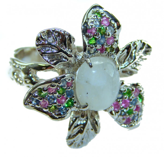 Rainbow Moonstone .925 Sterling Silver handmade ring s. 8 - Close-up of Rainbow Moonstone Sterling Silver ring with gem details
