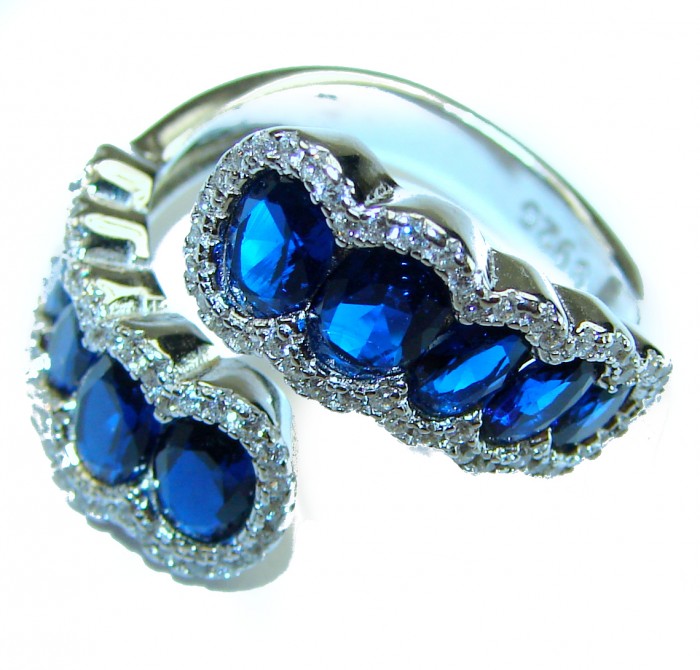 Art Deco Genuine 6.5 carat Sapphire .925 Sterling Silver handcrafted Ring size 6 - Close-up of Art Deco sapphire ring with sterling silver setting