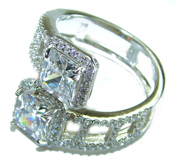 Allure Natural 11.2 carat White Topaz .925 Sterling Silver handcrafted Ring s. 8 - Close-up of Allure Natural 11.2 carat White Topaz Sterling Silver ring