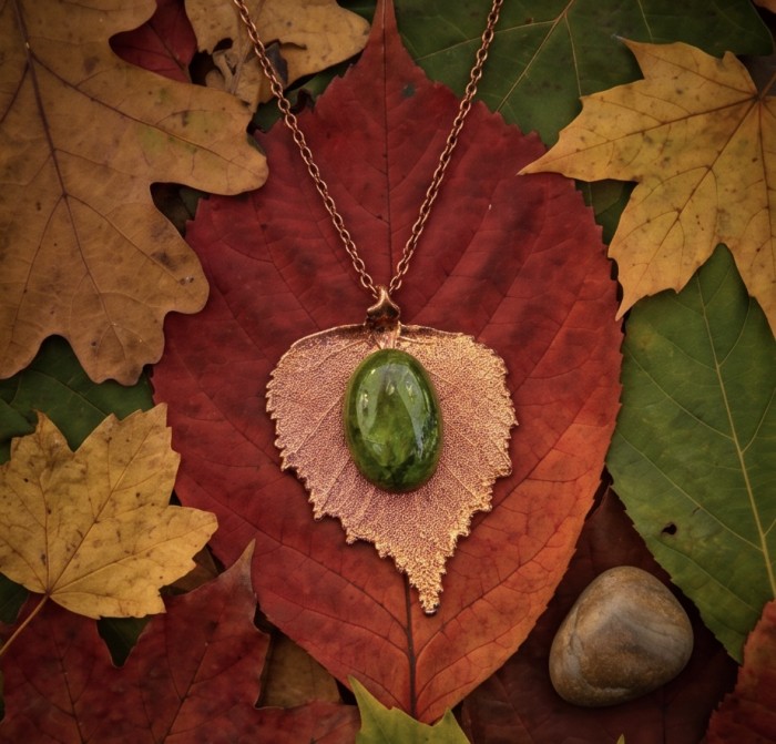REAL Leaf dipped in copper 30.2 green Tourmaline stone & .925 Sterling Silver Pendant - Necklace on autumn leaves, green tourmaline on copper-dipped leaf