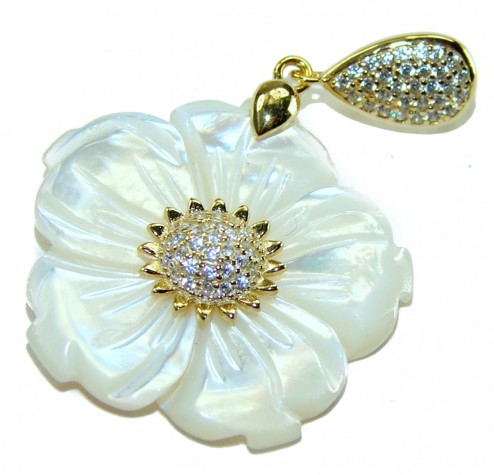 Genuine Blister Pearl lab grown Diamond 18K Gold over .925 Sterling Silver Statement pendant - Flower-shaped pearl pendant with diamond center, top view.
