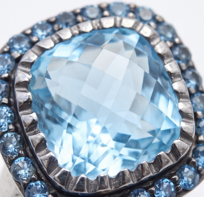 Pacifica 14.8 carat Swiss Blue Topaz .925 Sterling Silver dipped in rhodium handcrafted ring size 6 - Stone close-up of Pacifica 14.8 ct Swiss Blue Topaz in .925 Sterling Silver
