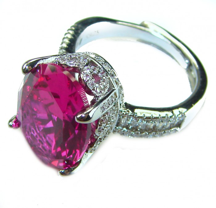 Blooming Beauty 11.8 carat Pink Sapphire .925 Silver handcrafted Cocktail Ring s. 7 - Close-up of Blooming Beauty pink sapphire ring in .925 silver