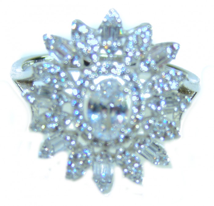 Luxurious 11.2 carat White Topaz .925 Sterling Silver handcrafted Ring s. 7 1/4 - Close-up of a luxurious 11.2 carat white topaz sterling silver design