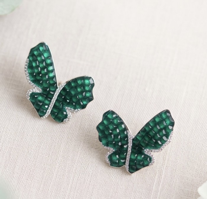 Incredible Butterflies genuine 15.5 CARAT Emerald .925 Sterling Silver handcrafted Earrings - Butterfly earrings with 15.5 carat emeralds, top view.