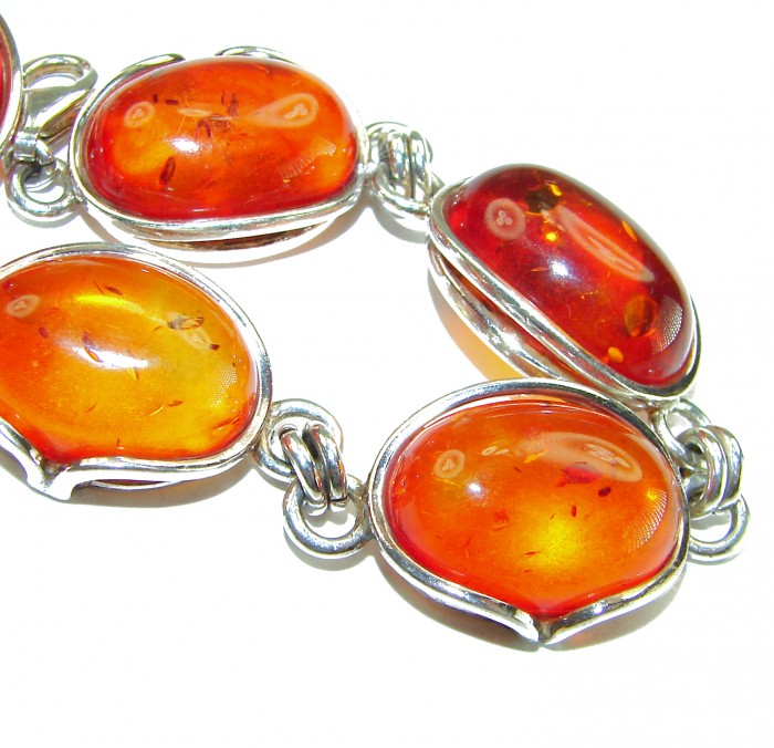 Excellent quality Baltic Amber .925 Sterling Silver entirely handcrafted Bracelet - Close-up of Baltic Amber stones in .925 Sterling Silver setting
