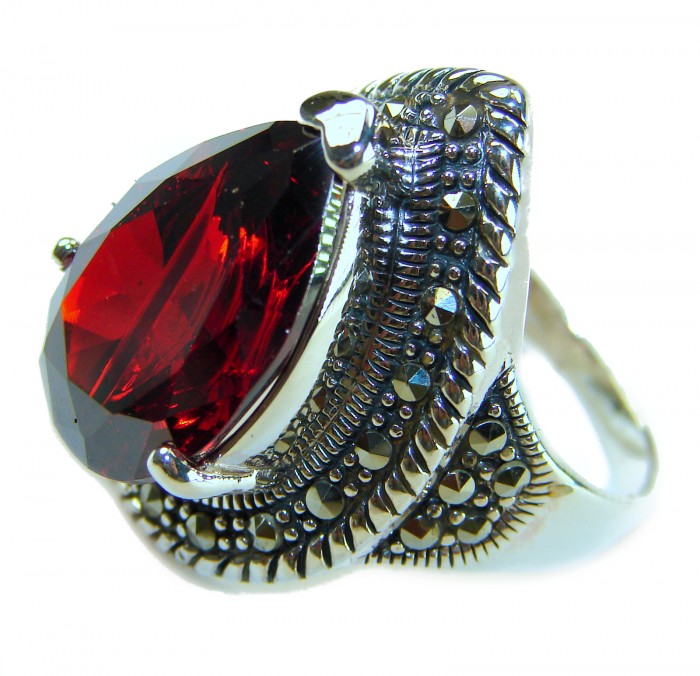 Bella Rosa Genuine 26.2 CARAT Star Ruby .925 Sterling Silver Large Statement Ring size 9 - Close-up of Bella Rosa 26.2 carat star ruby in .925 sterling silver ring