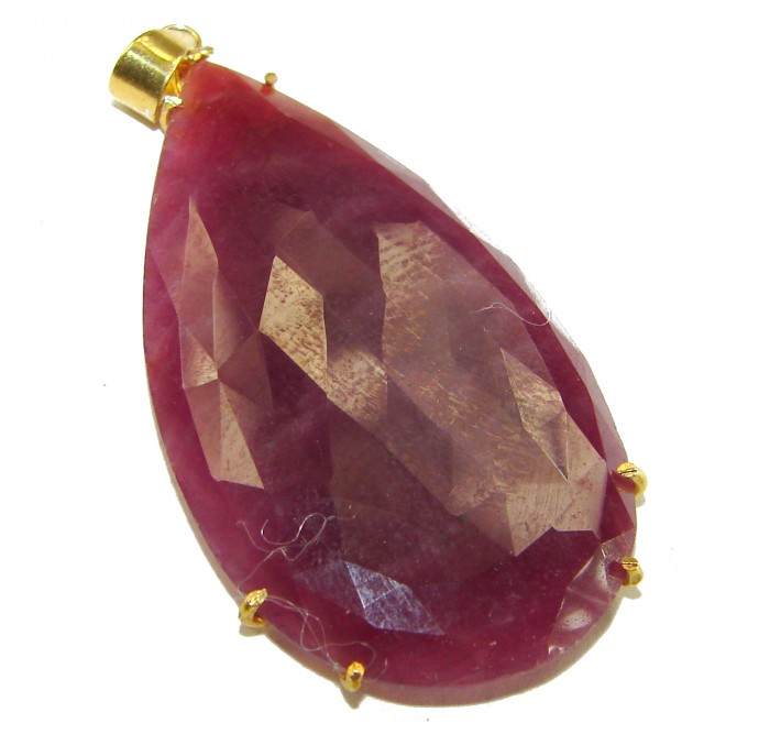 Rose Garden - 33.5 carat Authentic Ruby 14K Gold over .925 Sterling Silver handcrafted Pendant - Close-up of Rose Garden 33.5ct ruby pendant, 14K gold setting.