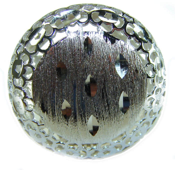 Casablanca Italy made .925 Sterling Silver brilliantly handcrafted ring s. 7 - Silver ring close-up, showcasing intricate design and detailing.