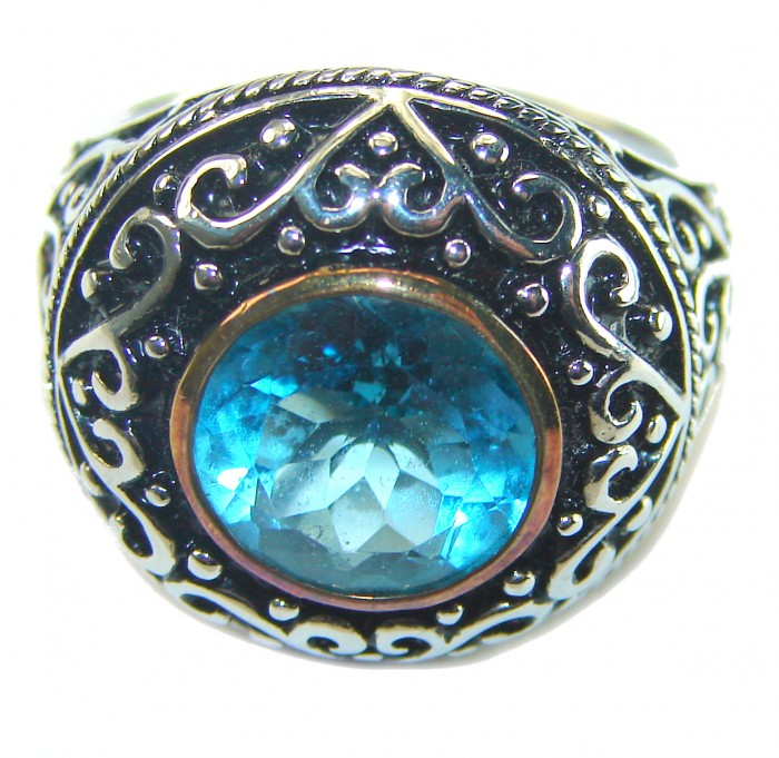 Divine Ocean 4.5 carat Swiss Blue Topaz 2 tones .925 Sterling Silver Handcrafted Ring size 7 - Stone close-up of ornate Divine Ocean Swiss Blue Topaz ring