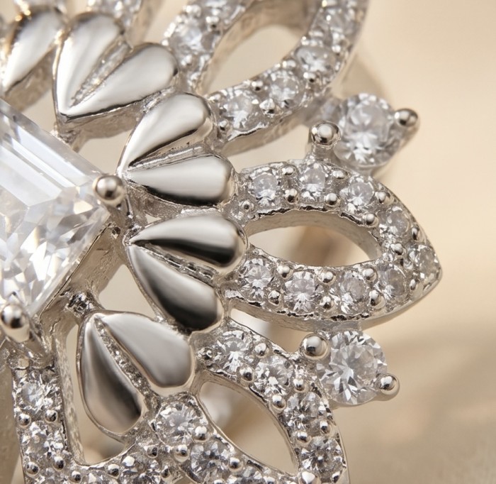 Isabella authentic 6.8 carat White Topaz .925 Sterling Silver handcrafted ring size 8 - Close-up of Isabella White Topaz and Sterling Silver detailing.