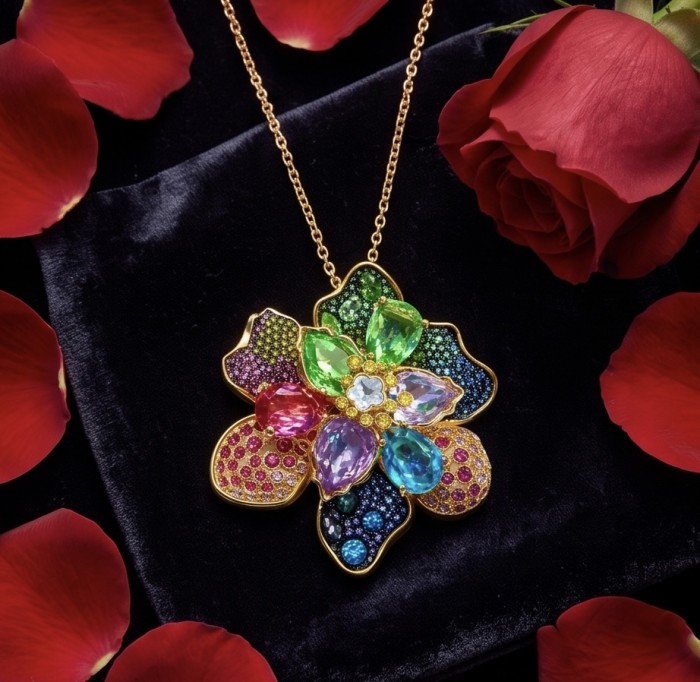 Wonderland 68.5 carat multicolor Topaz 14K Gold over .925 Silver handcrafted Statement necklace - Multicolor topaz flower pendant on velvet with rose petals, close-up view.