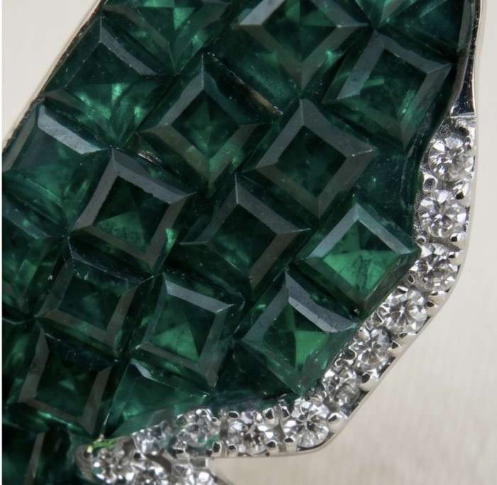 Incredible Butterflies genuine mystery setting 15.5 CARAT Emerald .925 Sterling Silver handcrafted Earrings - Stone close-up of Incredible Butterflies 15.5 carat E jewelry piece.