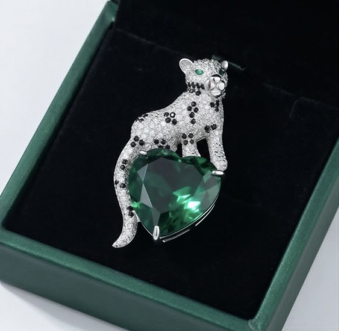Precious Cheetah authentic 38.5 carat Emerald .925 Sterling Silver Handcrafted pendant brooch - Cheetah brooch with emerald and diamonds in presentation box.