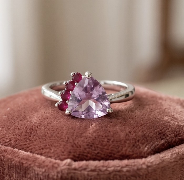 4.9 carat Amethyst rhodium over .925 Sterling Silver HUGE Ring s. 7 - Close-up of amethyst and ruby ring on velvet cushion