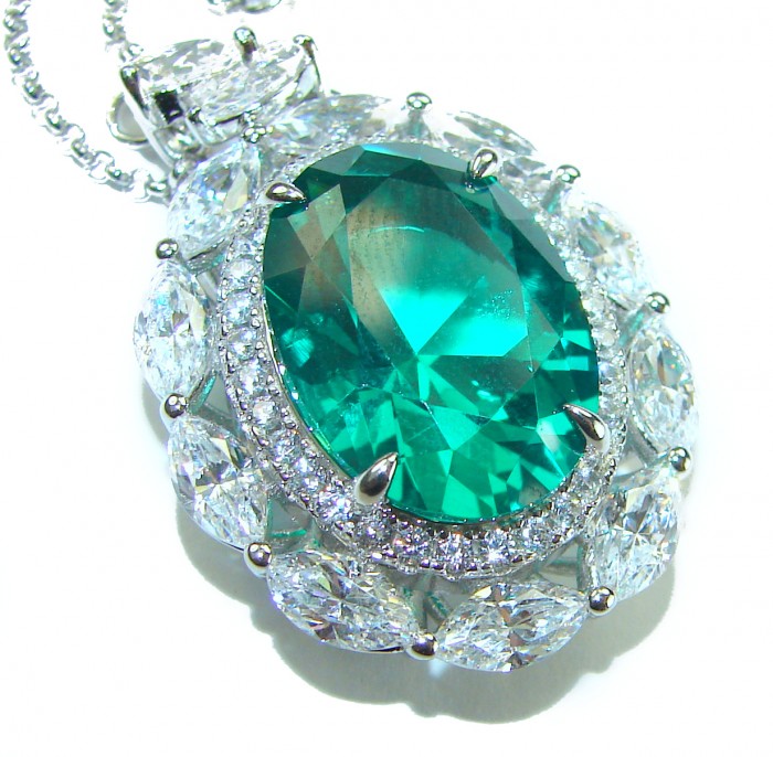 Vintage design - genuine oval cut 22.7 carat Chrome Diopside .925 Sterling Silver handcrafted Necklace - Close-up of vintage pendant with 22.7 carat oval Chrome Diopside.