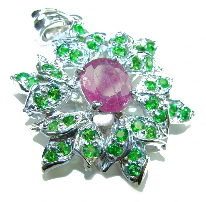 Fiesta Authentic 12.5 carat Multigem .925 Sterling Silver brilliantly handcrafted pendant - Close-up of multigem 12.5 carat sterling silver jewelry pendant