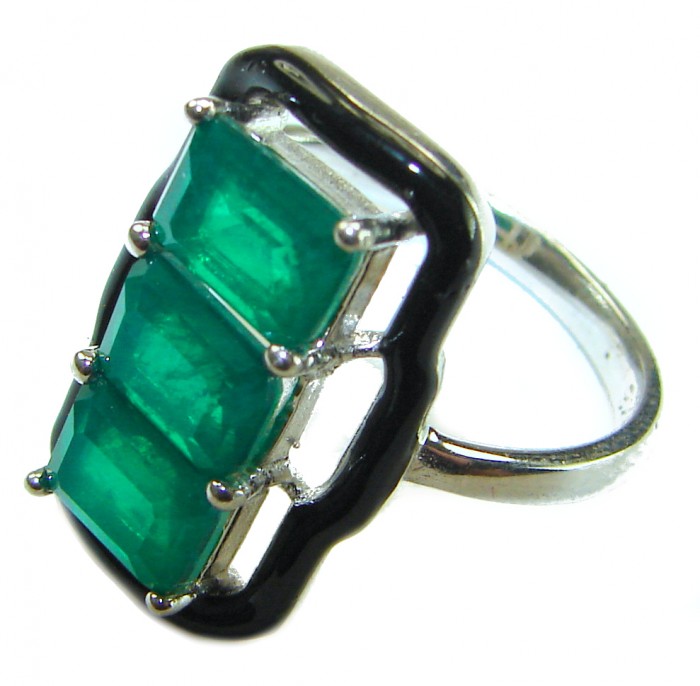 Art Deco 8.2 carat Colombian Emerald .925 Sterling Silver handcrafted Ring size 8 - Close-up of Art Deco ring with 8.2 ct Colombian emeralds, silver setting.