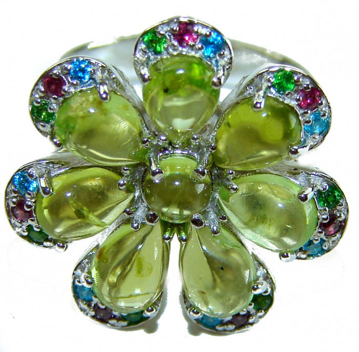 Wise Bliss Authentic Peridot .925 Sterling Silver handmade Ring s. 7 - Close-up of Wise Bliss Peridot .925 Sterling Silver handmade ring