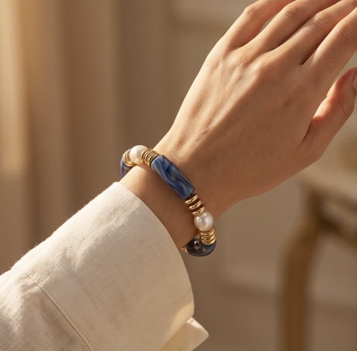 Vintage style Luxurious Blue Resin Golden stretch Bracelet - photo 1
