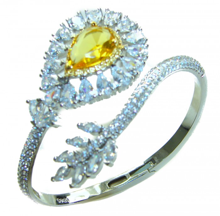 Dolce Vita - Precious Natural 18.5 carat yellow Sapphire .925 Sterling Silver handcrafted LARGE bracelet - Close-up of Dolce Vita bracelet with yellow sapphire centerpiece.