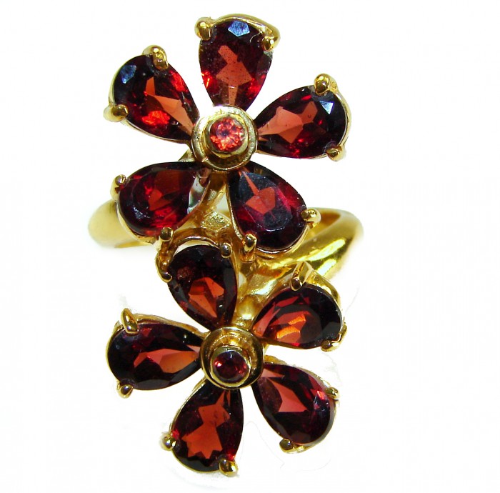 Bella Rossa 15.5 carat Red Garnet 14K Gold .925 Sterling Silver handcrafted ring; s. 8 1/2 - Gold ring with red garnet flowers, front view.