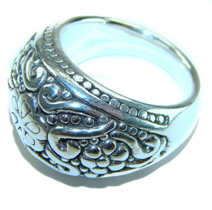 Large and Solid Bali made .925 Sterling Silver ring size 9 1/2 - Side view of ornate Bali .925 sterling silver ring, size 9.