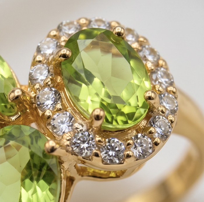 Summer - authentic 7.5 carat Peridot 18K Gold over .925 Sterling Silver Ring size 8 - Close-up of 7.5 carat Peridot ring in 18K gold with halo setting