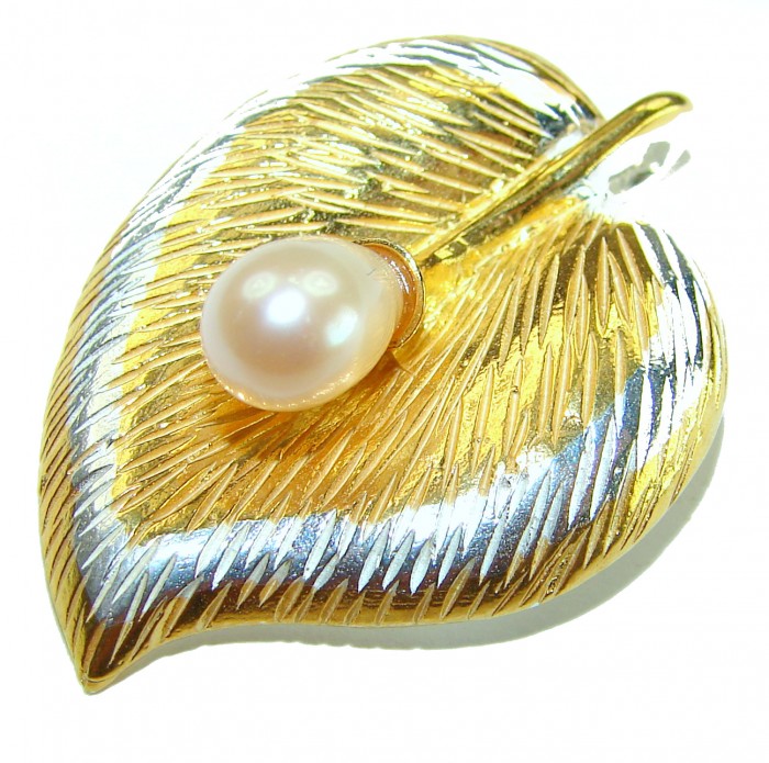 Natural Leaf Pearl 14K Gold over .925 Sterling Silver handmade - Heart-shaped gold leaf pendant with pearl close-up.