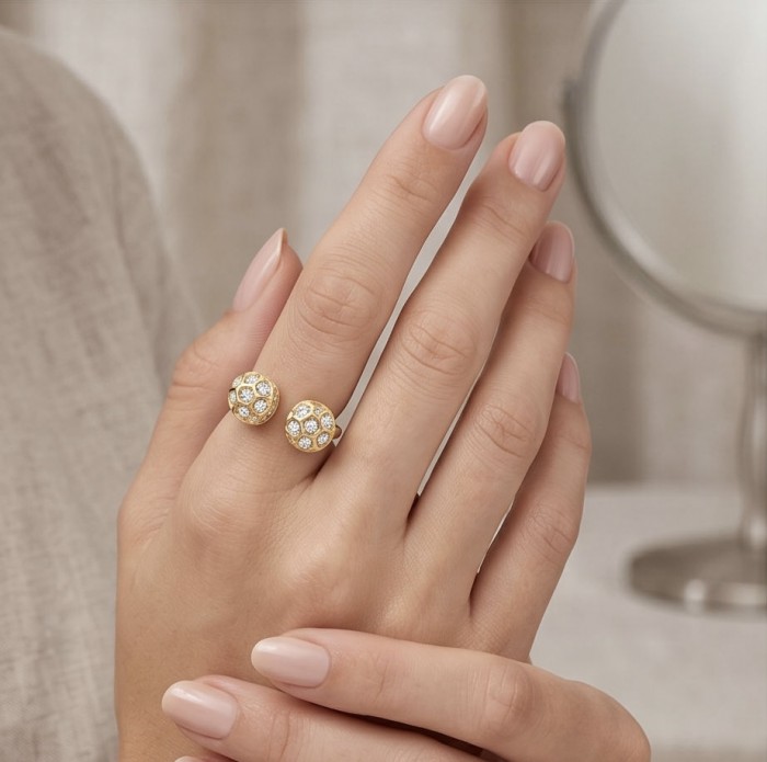 Aphrodite - 2.7 carat White Topaz two tones .925 STERLIG Silver handcrafted Soild ring size 8 - Aphrodite ring with white topaz worn on hand, close-up view