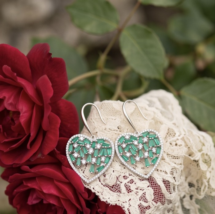 Hearts Wonderful natural Tsavorite Gasrnet rhodium over .925 Sterling Silver entirely handcrafted earrings - Heart-shaped Tsavorite Garnet earrings with roses and lace background.