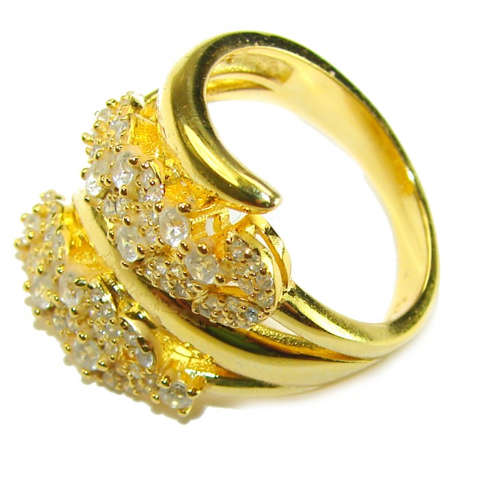 Precious Leaf 10.2 carat White Topaz .925 Silver handcrafted Cocktail Ring s. 7 - Side view of Precious Leaf 10.2 carat White Topaz gold ring.